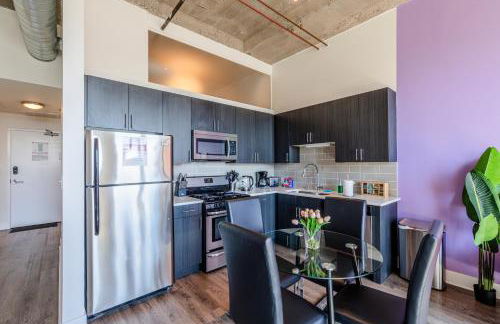 Modern and Bright 2BR on Michigan Ave with Optional Parking and Gym Access Near Soldier Field & Grant Park - Foto 4
