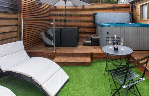 Luxe Detached 3 Bed Luxe House on Exclusive Private Estate Close to Coast Free Hot Tub Sleeps 6 Private Parking for 2 Cars - Photo 44