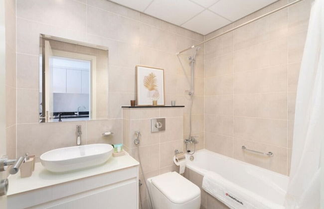 Neat Studio at Carson C - Photo 5