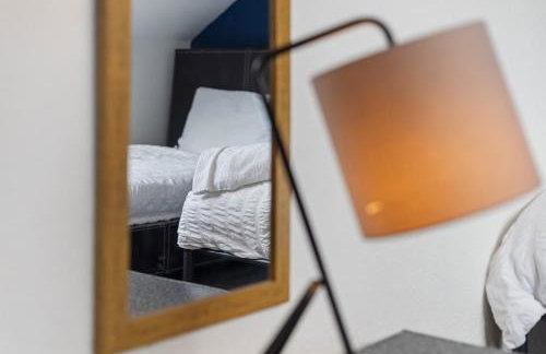 Stylish 2-Bedroom Apartment in Leeds LS12, Perfect for Contractors & Extended Stays-F&K Property - Foto 5