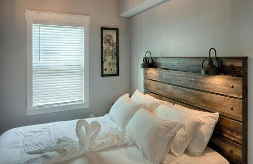 Quaint Cottage with Private Pool-Walk to Everything - Foto 17