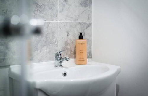 Liverpool City Centre - Fabulous 3 En-suite Bedrooms - Sleeps 10 People - Foto 11