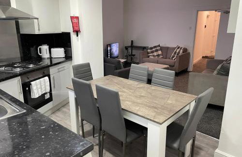 Modern Five Bed Long Stays and Contractors Welcome - Foto 2