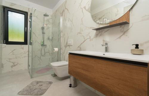 Modern 300m2 Villa - King Beds & Leisure Zone - Foto 47