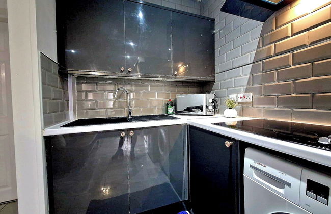 Seaside Escape - Sleeps 4 - Pets Ok - Free Parking - Photo 11