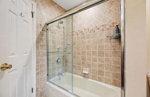 DC Luxury Retreat in Forest Spacious Full of Fun - Foto 50