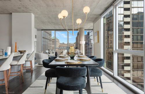 Linea Luxury Living with Indoor Pool and Rooftop Views in The Loop - Photo 8