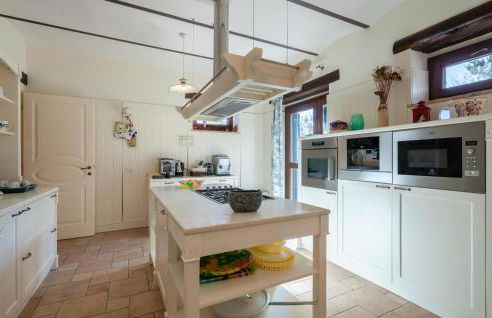 6 Bedroom Beautiful Home In Treia - Foto 23