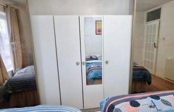 Friendly family apartment comfort sleep 6 close to tube bus airport - Foto 29