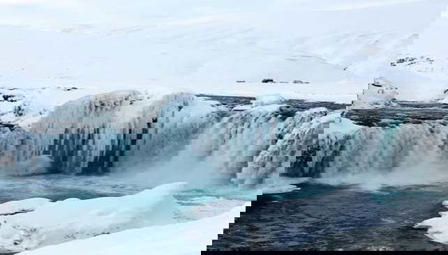 Cascada Godafoss helada