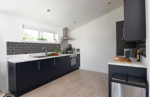 Buttercup Lodge - Relaxing hot tub and Parking - Foto 10