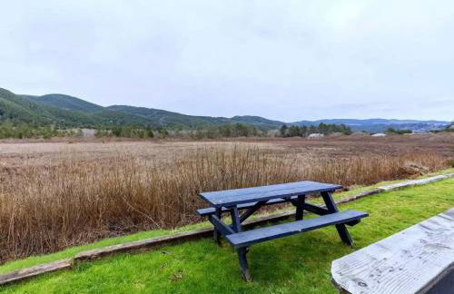 Tiki Escape w/ Amazing Mountain and Marsh Backdrop - Foto 51