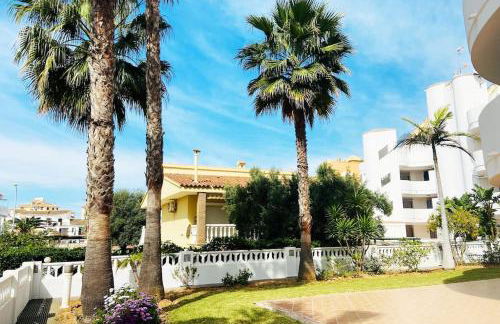 Apartamento en primera línea de playa con piscina y garaje gratuito - Foto 51