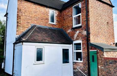 #56 4-Bedroom House Near Shops with Free Parking - Foto 21