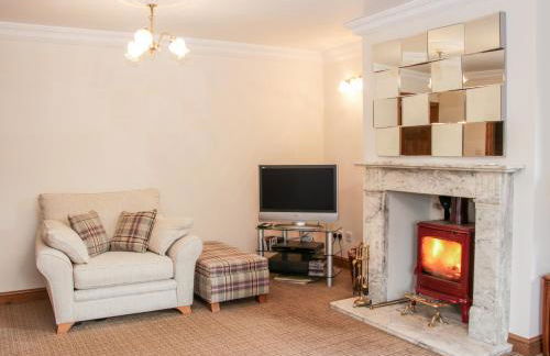 Court Farm - Photo 4