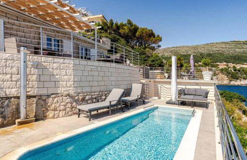 Blue Views Villa with Heated Pool and Jacuzzi - Photo 44