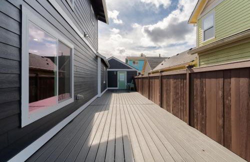 Spacious 3BR Home Sleeps 8 Private Backyard - Foto 34