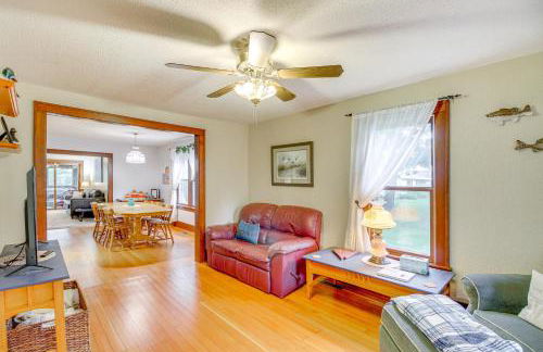 Charming Long Lake Home with Dock on 2 Acres! - Foto 5