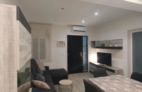 APARTAMENTO FAMILIAR a 100 mts de la Playa Reformado 2025 con WIFI - Photo 9