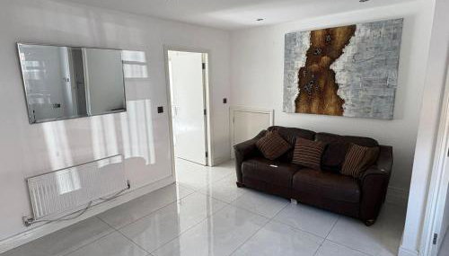 House - Sleeps 5 Private Parking & Pets Allowed - Foto 2