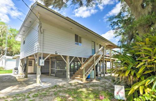 Renovated Crescent Lake Escape with Waterfront Deck! - Foto 24