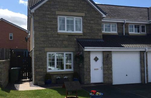 Three bedroom house in Culloden, Inverness - Photo 4