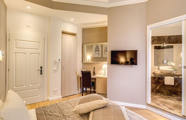 The Bridge Suites - Photo 9