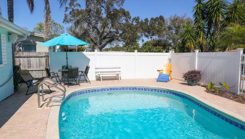 License to Chill - Heated Pool, Indian Rocks Beach, Play Room - Foto 1, sunbed