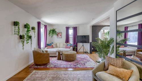 New 5BD Near UNL & DT | Poker Table & Games - Foto 3