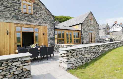 Hay Store - Photo 28