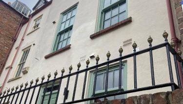 Grammar School Yard Four Bedroom Free Parking - Foto 1