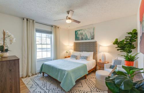 Family Home with Furnished Deck in Fairview! - Foto 17