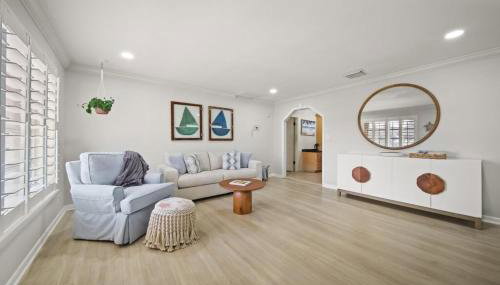 Tropical PoolHome Walk to Shops Near Beach - Foto 5