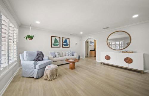 Tropical PoolHome Walk to Shops Near Beach - Foto 5