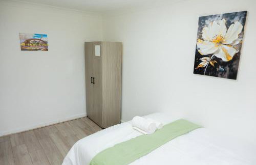 Beautiful Modern Home in London, Free Parking, Family Home, Sleeps 9, Close to Railway Station - Foto 40
