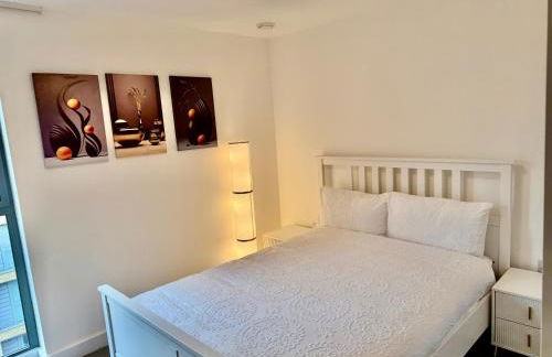 Central-Modern 1-Bed Apt,Sleep 4 -Near Train Station & Easy Access to Central London & City Centre - Foto 15