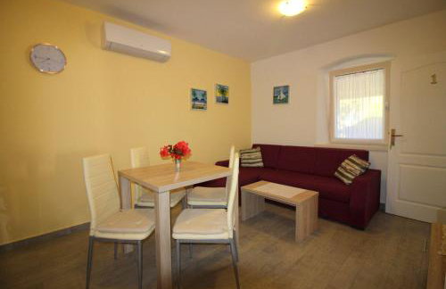 Authentisches Steinhaus mit Garten, Grill, Spielplatz, Trampolin - Foto 9