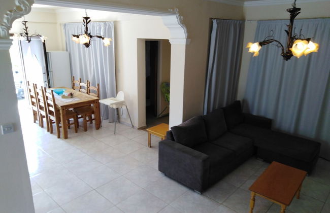 Lovely six Bedroom Villa in Coral Bay - Photo 45