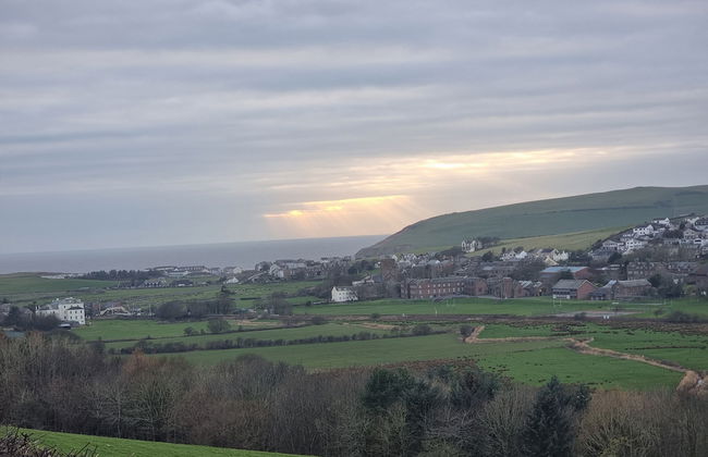 Impeccable Beachfront 2-bed Cottage in St Bees - Photo 11