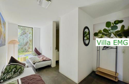 Luxus Design Ferienhaus Villa EMG Bensheim nah Frankfurt, Heidelberg mit Sauna, Schwimmteich, Garten für Familien und Gruppen bis 17 Personen - Foto 33