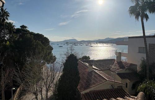 Ático con terraza y vistas al mar en primera línea - Foto 3