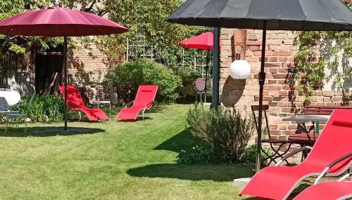 SchlossparkFerienwohnungen Rheinsberg mit Garten - Foto 2, Garden, sunbed