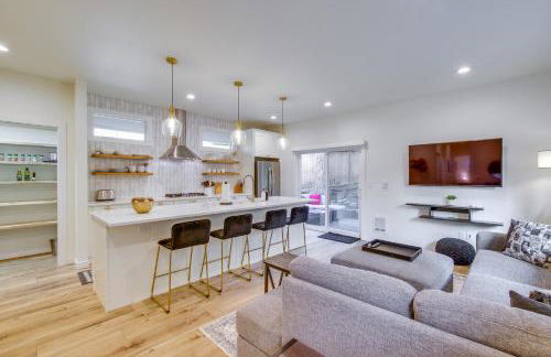 Private Yard and Fire Pit! Modern Kirkland Abode - Foto 10