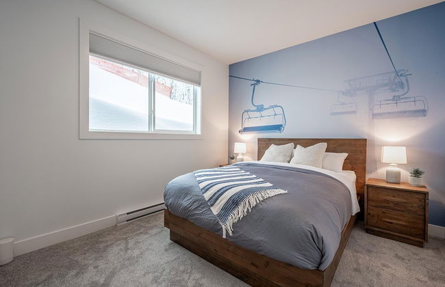 Grizzly Ridge Getaway Brand New, Hot Tub, Sleeps 11 - Photo 7