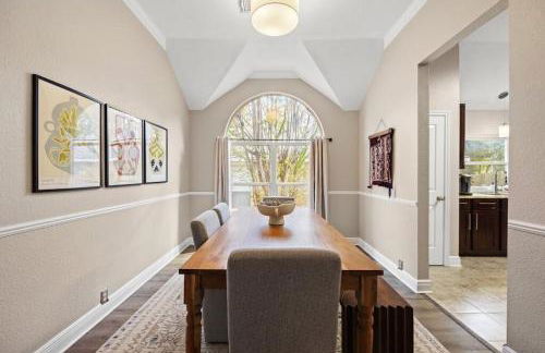 Artist Retreat at Cypress Creek - Hotub - Sleeps 9 - Photo 20