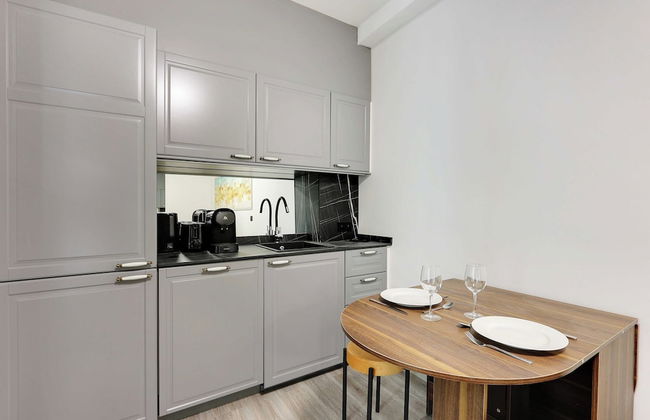 Modern Apartment & Terrace - 2br/6p - Near Nation - Photo 7