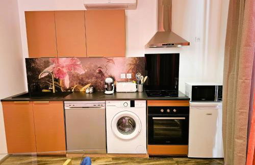 Mitrons - Apt B - Photo 9