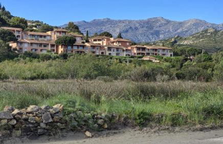 Charmant T3 avec Vue Panoramique sur la Mer, Terrasse, Piscine et à seulement 300m de la plage de la Roya - Foto 2