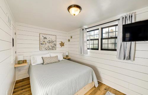 Canoes and Dock Waterfront Retreat on Lake Beulah! - Foto 11