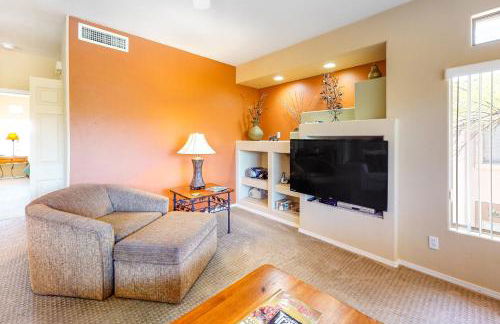 Dog-friendly condo with high-speed WiFi, heated outdoor pool & hot tub - Foto 5